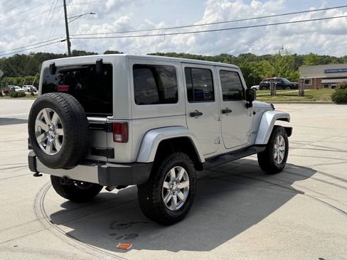 Used 2012 Jeep Wrangler Unlimited Sahara w/ Connectivity Group AWD/4WD image 15