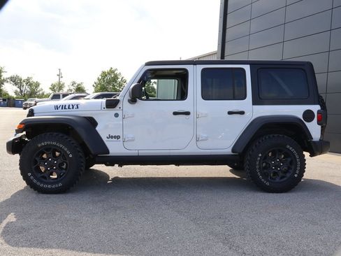 Used 2023 Jeep Wrangler Unlimited w/ Cold Weather Group AWD/4WD image 2