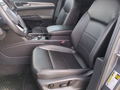 Used 2022 Volkswagen Atlas Cross Sport SE w/ Black Wheel Package image 18