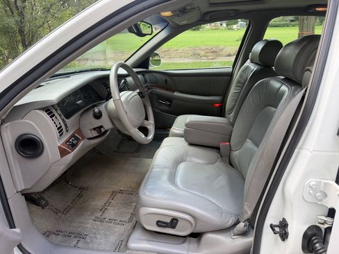 Used 1999 Buick Park Avenue w/ Gran Touring Pkg FWD image 9