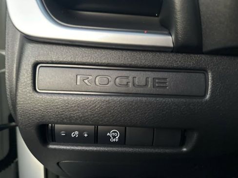 Used 2023 Nissan Rogue S image 16