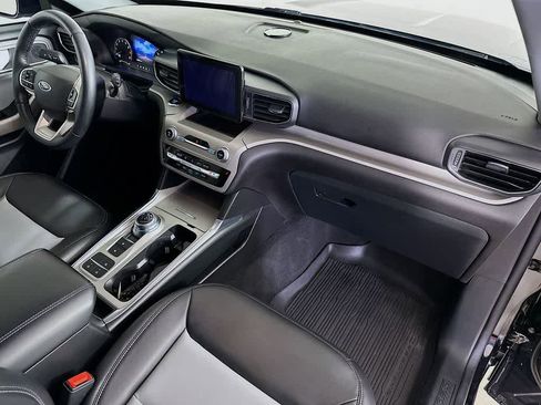 Certified 2022 Ford Explorer XLT w/ Equipment Group 202A image 34