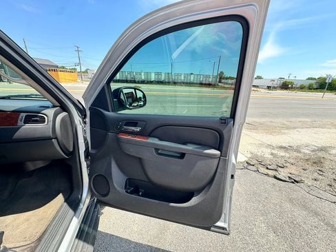 Used 2013 Chevrolet Tahoe LT AWD/4WD image 17