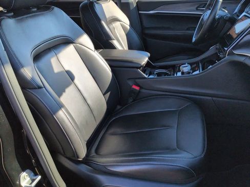 Used 2022 Jeep Grand Cherokee Limited image 21