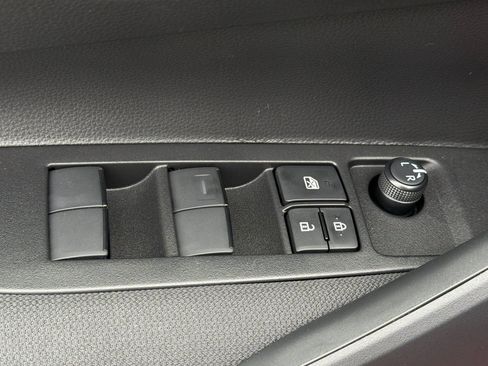Used 2026 Toyota Corolla SE FWD image 30