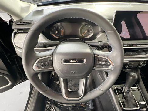 Used 2022 Jeep Compass Latitude AWD/4WD image 11
