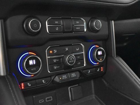 Used 2022 Chevrolet Tahoe LT w/ LT Signature Package image 22