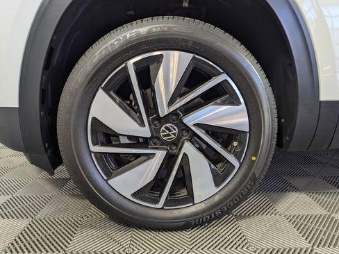 Used 2024 Volkswagen Atlas SE image 16