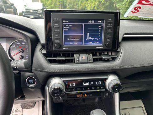 Used 2022 Toyota RAV4 XLE Premium image 15