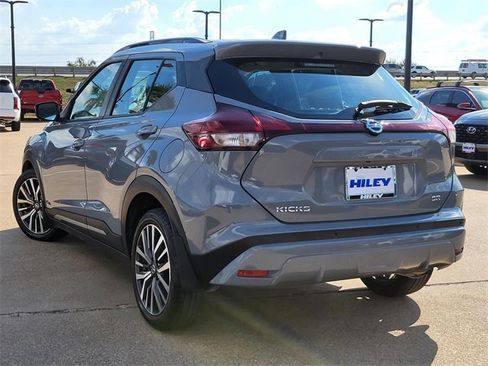 Used 2021 Nissan Kicks SR image 3