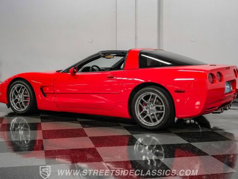 Used 1998 Chevrolet Corvette Coupe w/ Roof Pkg RWD image 8