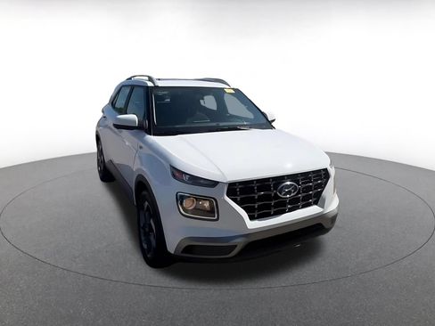 Used 2025 Hyundai Venue SEL FWD image 3