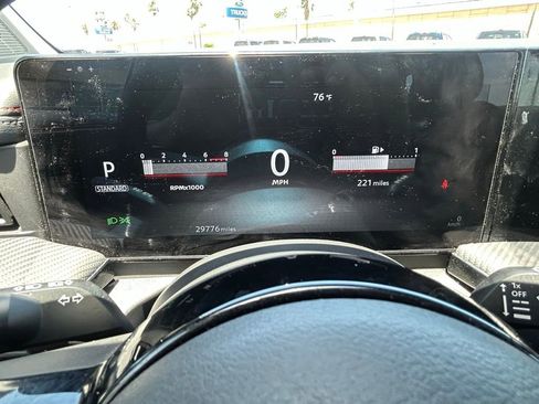 Used 2025 Nissan Kicks SR FWD image 13