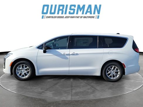 New 2027 Chrysler Pacifica Select w/ Family Tech Group FWD image 3