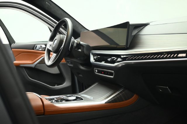 Used 2025 BMW X7 M60i w/ Executive Package AWD/4WD image 56