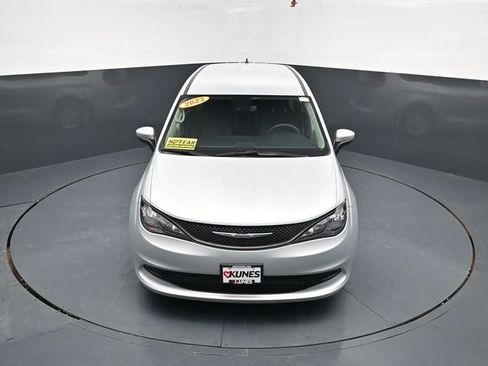 Used 2023 Chrysler Voyager LX FWD image 43