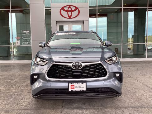 Certified 2023 Toyota Highlander XLE image 3