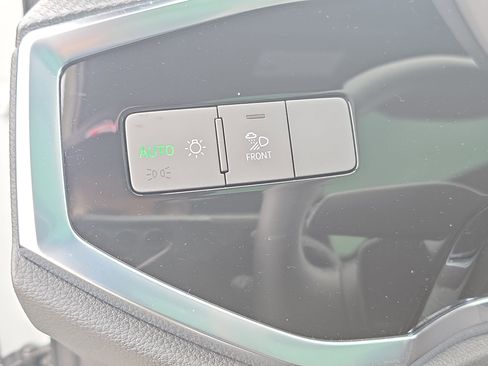 Certified 2025 Audi Q3 2.0T Premium w/ Convenience Package image 23