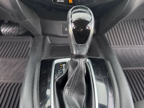 Used 2018 Nissan Rogue SV w/ Premium Package FWD image 22