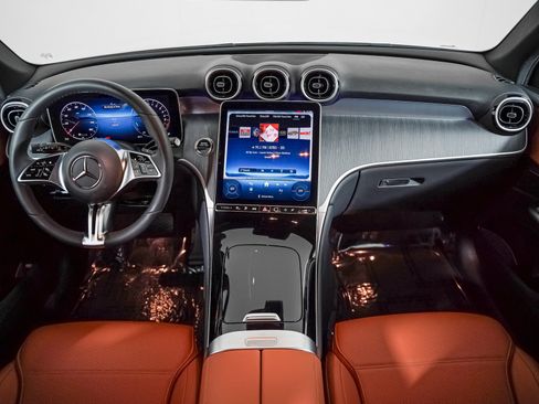 Certified 2025 Mercedes-Benz GLC 350e 4MATIC image 13