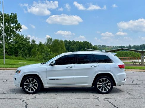 Used 2018 Jeep Grand Cherokee Overland AWD/4WD image 9