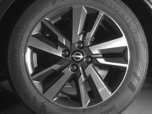 Used 2025 Nissan Versa SV image 14