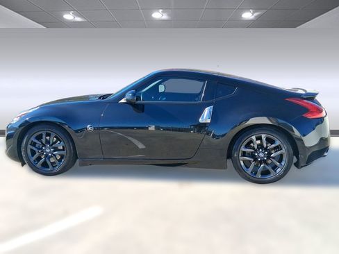 Used 2016 Nissan 370Z Coupe image 2