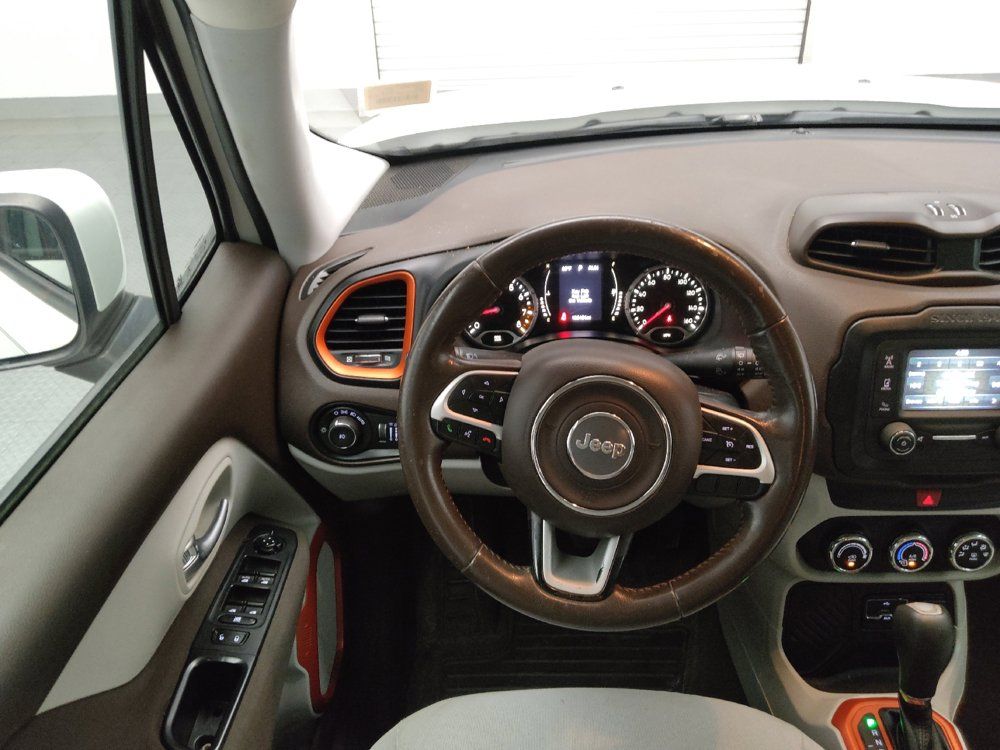 Used 2017 Jeep Renegade Latitude FWD image 22