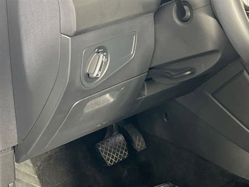 Used 2022 Volkswagen Tiguan SE image 10