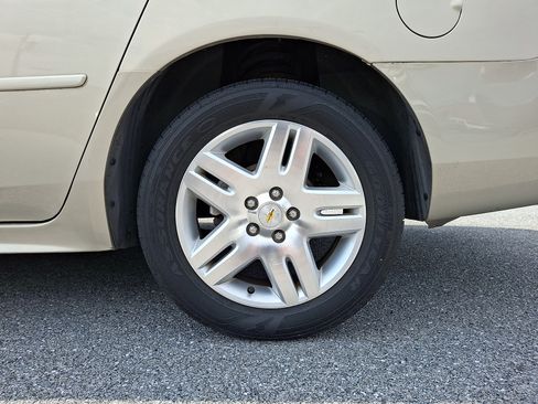 Used 2011 Chevrolet Impala LT FWD image 12