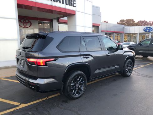 Certified 2024 Toyota Sequoia Platinum image 4