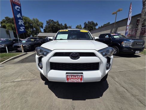 Used 2018 Toyota 4Runner SR5 AWD/4WD image 2