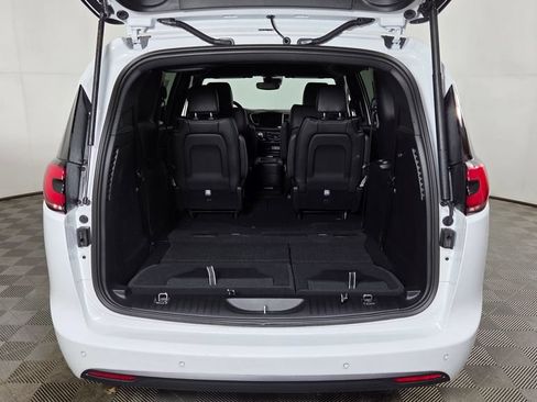 New 2026 Chrysler Pacifica Select FWD image 10