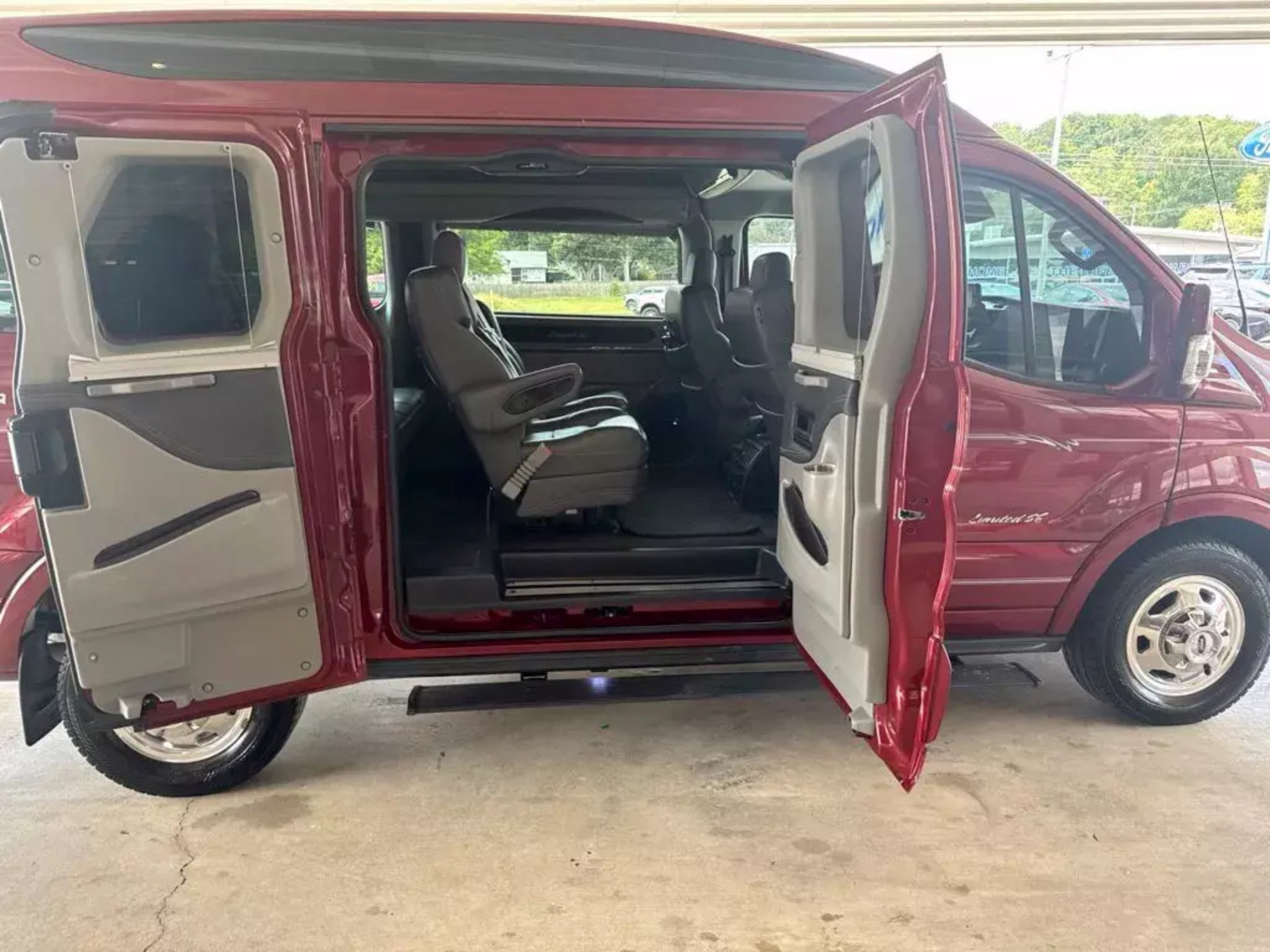 Used 2020 Ford Transit 150 Low Roof AWD image 6