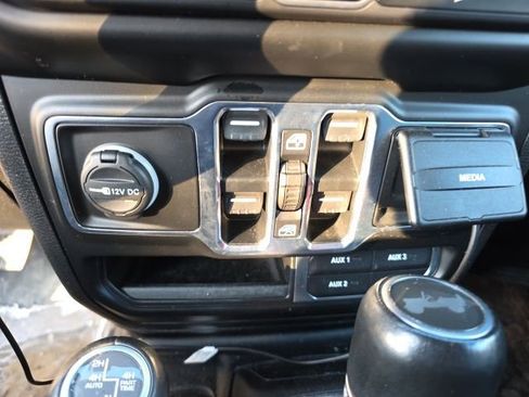 Used 2020 Jeep Wrangler Unlimited Sahara image 57