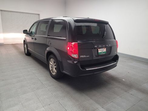 Used 2018 Dodge Grand Caravan SXT FWD image 5