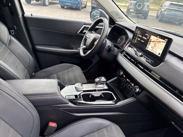 Used 2025 Mitsubishi Outlander SE FWD image 51