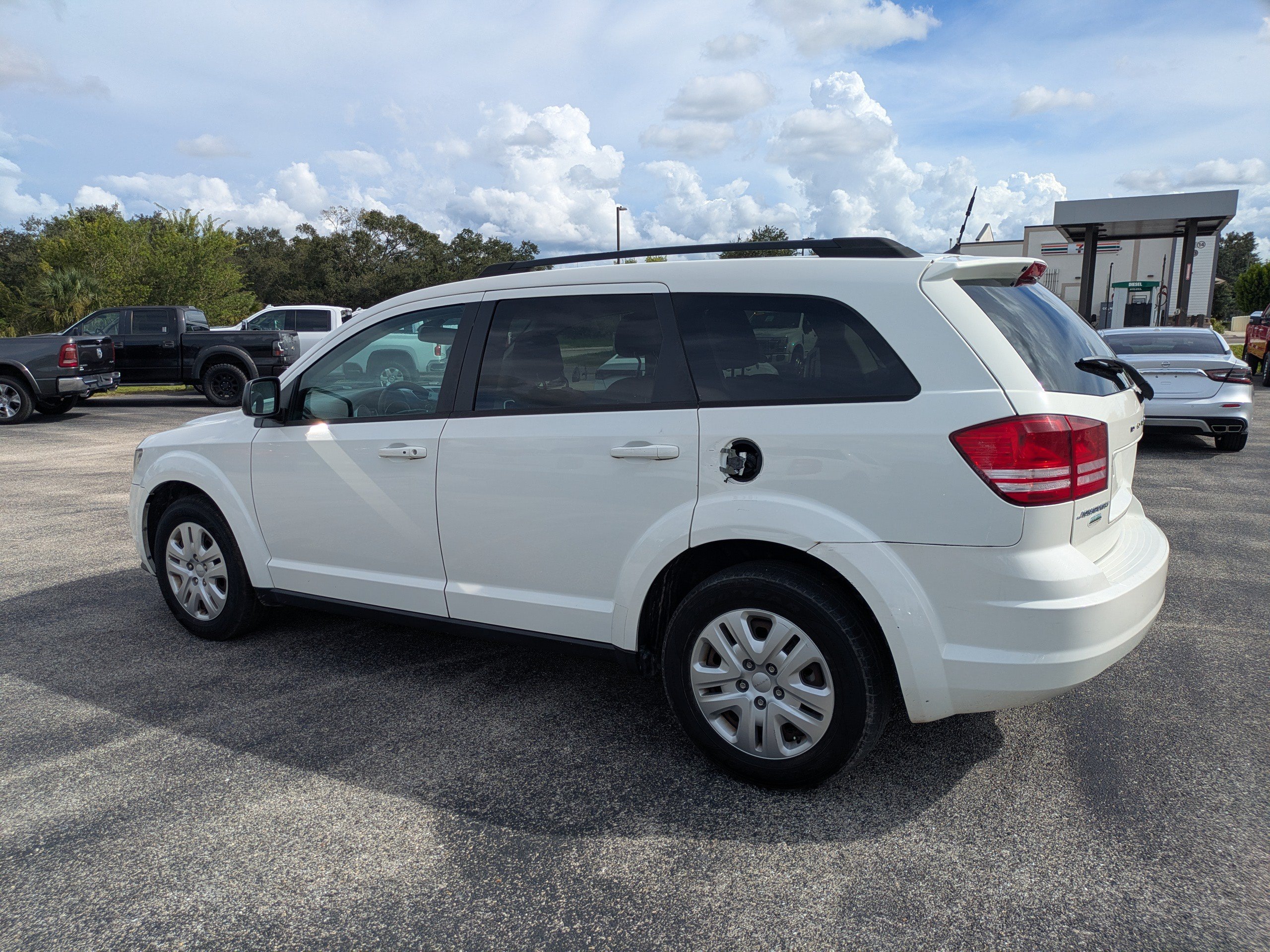 Used 2019 Dodge Journey SE FWD image 6