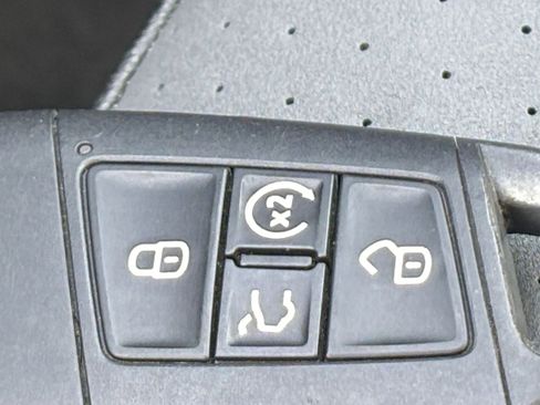 Used 2025 Volkswagen Jetta SE FWD image 24