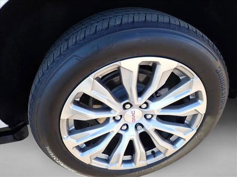 Used 2022 GMC Yukon XL Denali w/ Denali Premium Package image 7