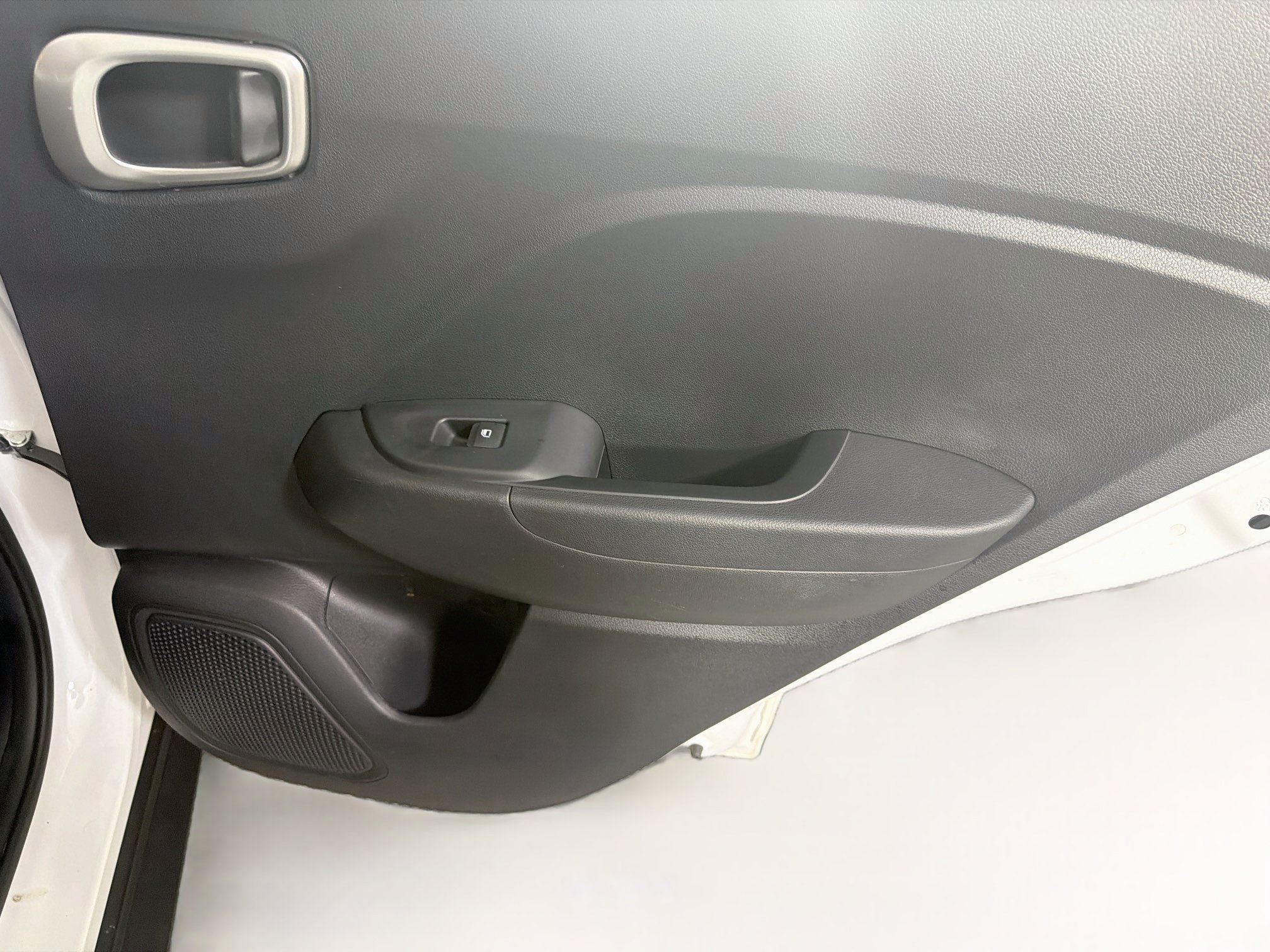 Used 2025 Hyundai Venue SEL FWD image 28