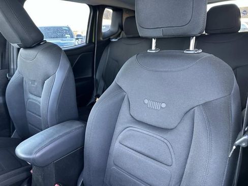 Used 2017 Jeep Renegade Altitude image 18