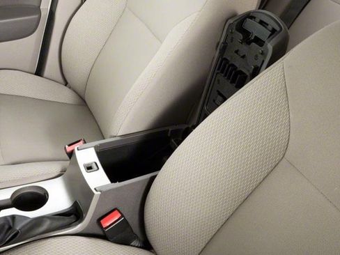 Used 2010 Ford Focus SE FWD image 13
