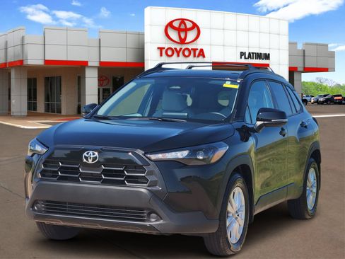 Used 2026 Toyota Corolla Cross LE w/ Moonroof Package FWD image 2