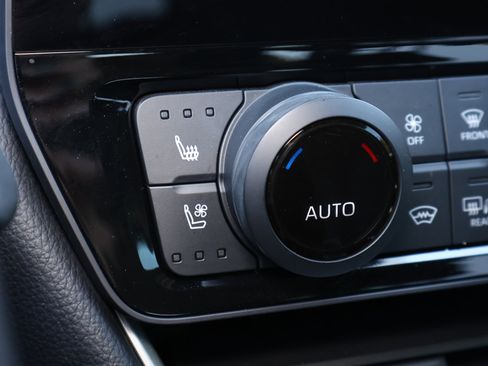 Used 2024 Toyota Grand Highlander Limited image 6