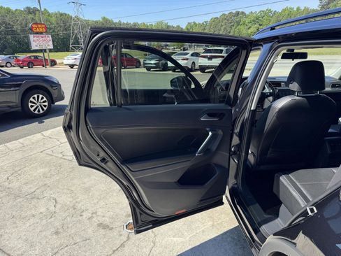 Used 2020 Volkswagen Tiguan SE FWD image 7
