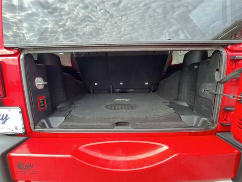 Used 2017 Jeep Wrangler Unlimited Sahara w/ Max Tow Package image 12