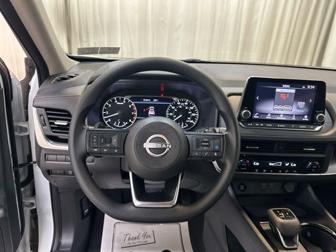 Certified 2024 Nissan Rogue SV image 3