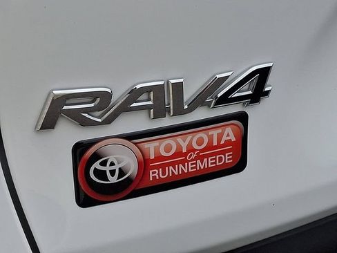 Certified 2025 Toyota RAV4 XLE image 30