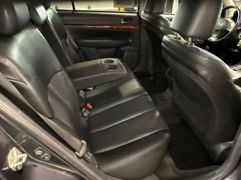 Used 2012 Subaru Outback 3.6R Limited w/ Moonroof Pkg AWD/4WD image 14